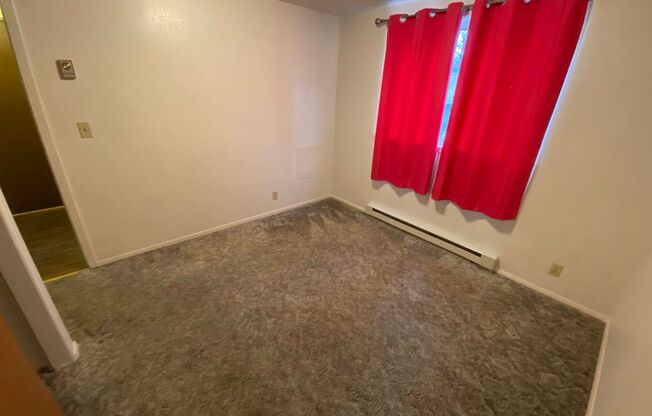 2 beds, 1 bath, 750 sqft, $725