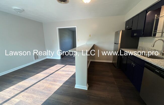 2 beds, 1 bath, 894 sqft, $1,200