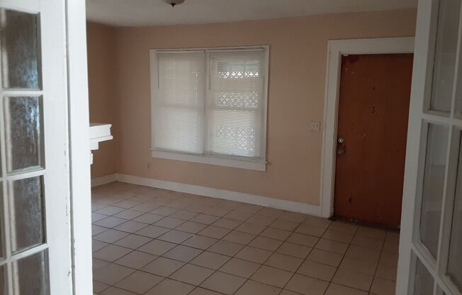 2 beds, 1 bath, $1,150