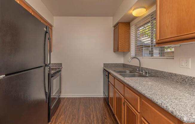 WELL-EQUIPPED KITCHEN