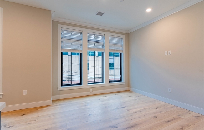 2 beds, 2 baths, 950 sqft, $4,095, Unit 301