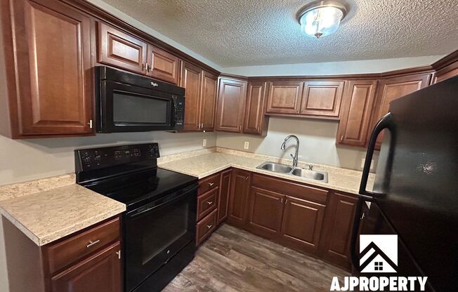 2 beds, 1 bath, 875 sqft, $950, Unit 2109 S Cleveland Ave Sioux Falls, SD Unit 2