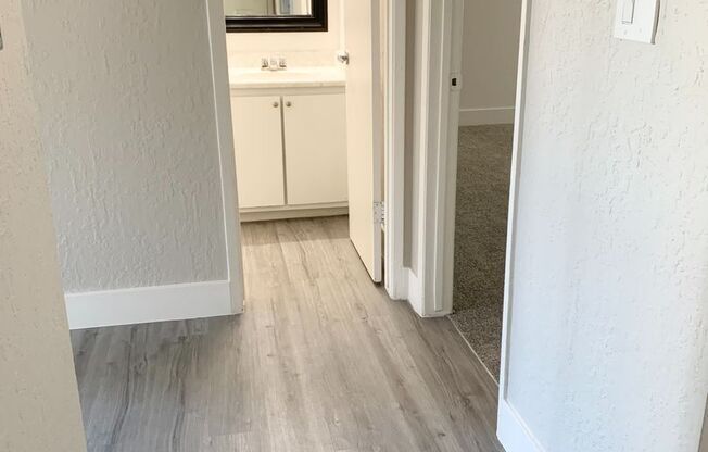 2 beds, 1 bath, 895 sqft, $1,595, Unit 49