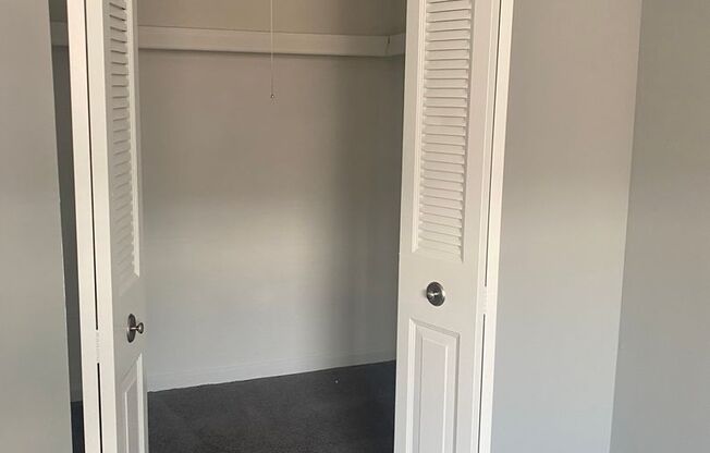 1 bed, 1 bath, 725 sqft, $1,350, Unit D12