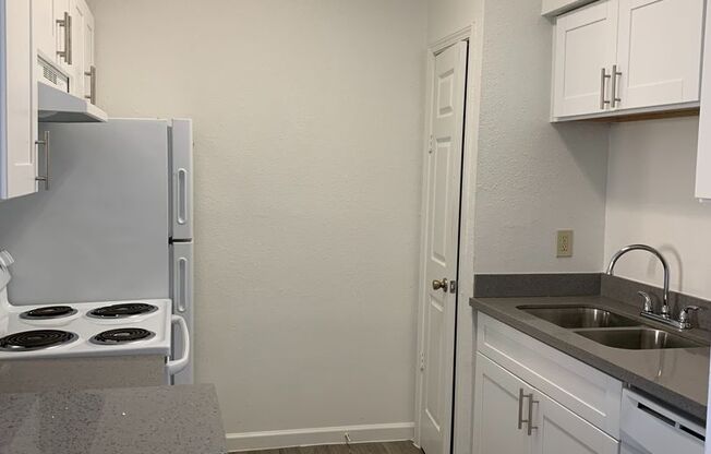 2 beds, 2 baths, 1,038 sqft, $1,215, Unit 0110