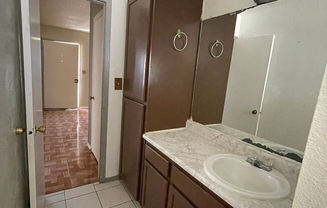 2 beds, 1 bath, $950