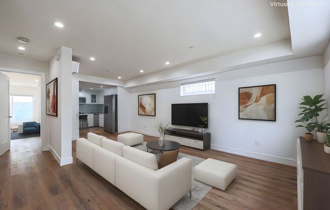 1139 N Bronson Ave