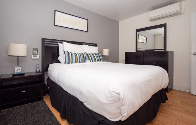 2 beds, 1 bath, 725 sqft, $1,799, Unit B201