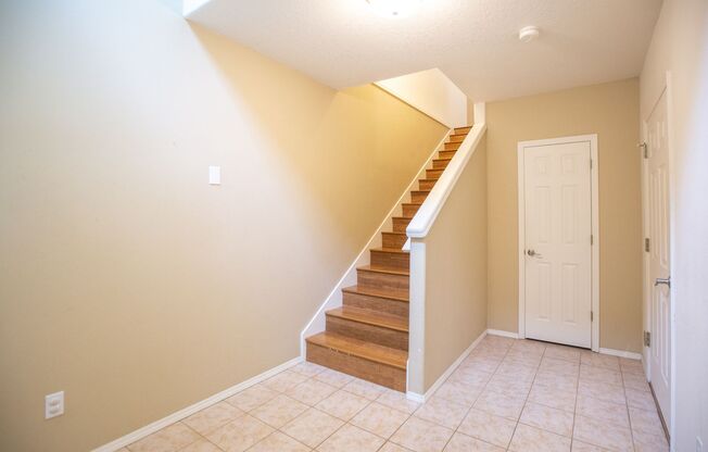 *Large Tigard End -Unit Townhome*