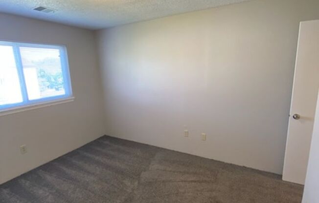 2 beds, 2 baths, 856 sqft, $869, Unit 2827-1817