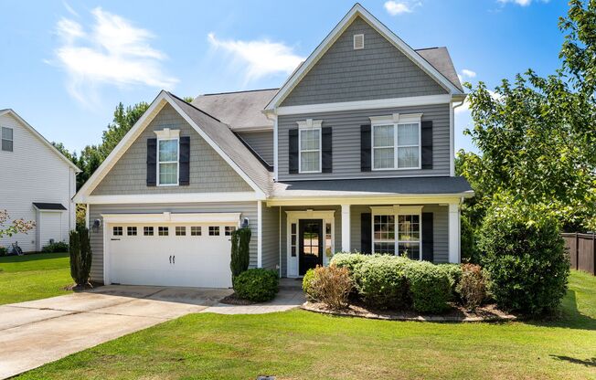 Stunning and HUGE 5Bed/3Bath in Holly Springs!