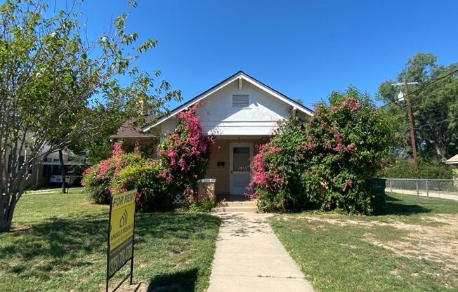 6 MONTH LEASE! Charming and Spacious 2 Bedroom 1 Bath Home!