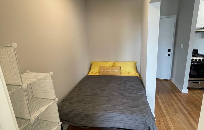 Studio, 1 bath, $1,275, Unit 318