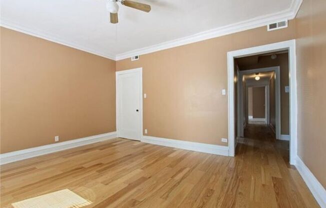 1140 W 77 ST