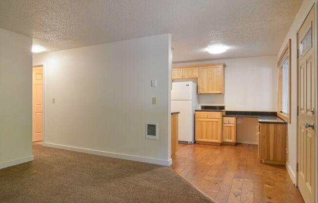 2 beds, 1 bath, $1,600, Unit 5