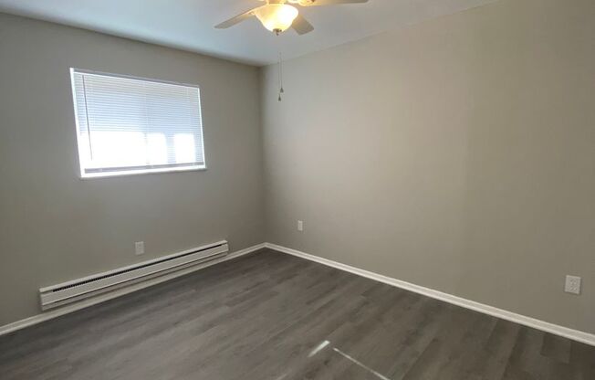 1 bed, 1 bath, $835, Unit 3320 Greenwood Blvd #04