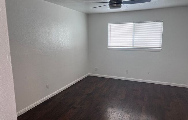 2 beds, 1 bath, 900 sqft, $1,000, Unit 20