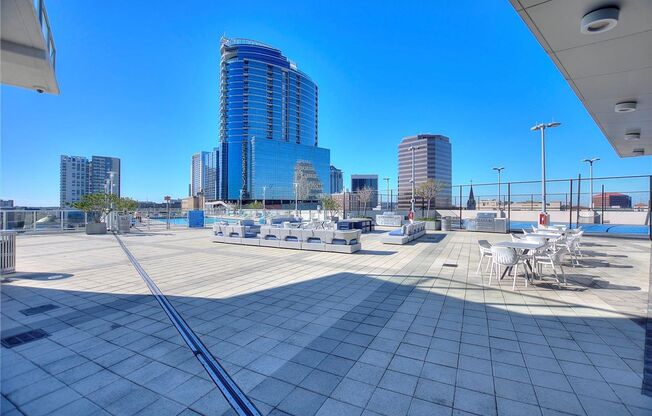 1 bed, 1.5 baths, $2,300, Unit # 1421