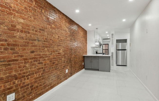 239 W 26 ST
