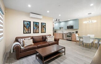 18748 1/2 COLLINS ST