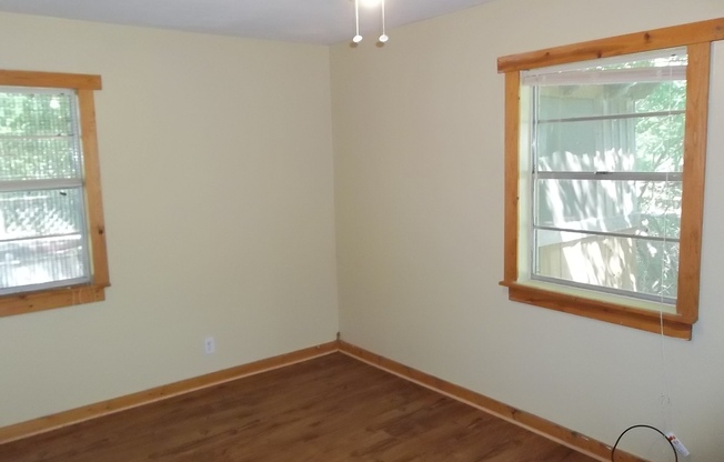 3 beds, 1 bath, $1,350