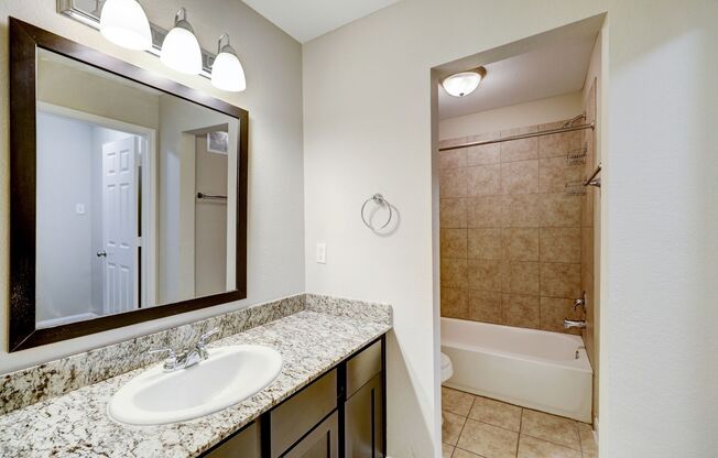 1 bed, 1 bath, 616 sqft, $1,195, Unit 70