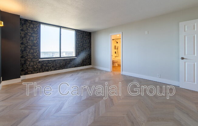 400 E COLONIAL DRIVE