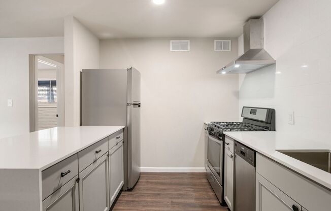 1 bed, 1 bath, 650 sqft, $795, Unit White Oaks #I