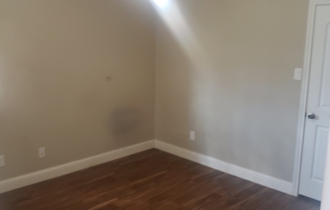 3 beds, 2 baths, $1,600