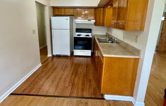 2 beds, 1 bath, 918 sqft, $850, Unit Unit 3