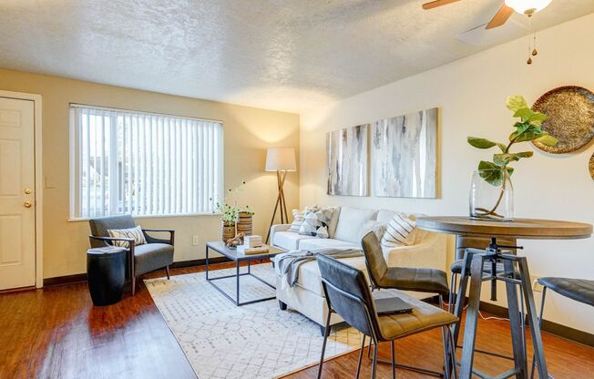 3 beds, 1.5 baths, 1,102 sqft, $1,695, Unit 133