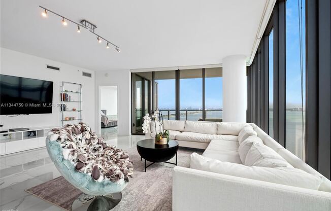 2900 NE 7th Ave Unit 2807