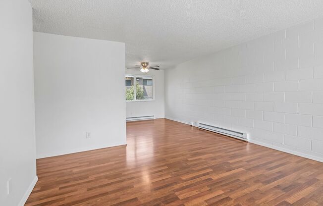 3 beds, 1 bath, 864 sqft, $1,995, Unit 17