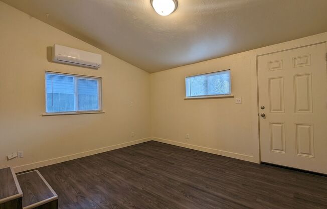 Studio, 1 bath, $995, Unit UNIT B