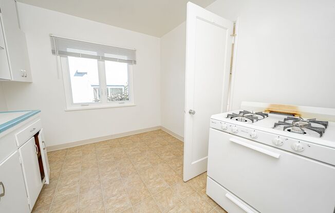 Studio, 1 bath, $1,275, Unit 205