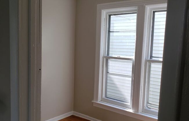 3 beds, 1 bath, $1,299, Unit 1
