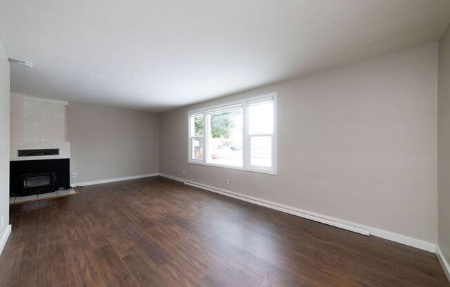 170 172 NE JUNIPER ST