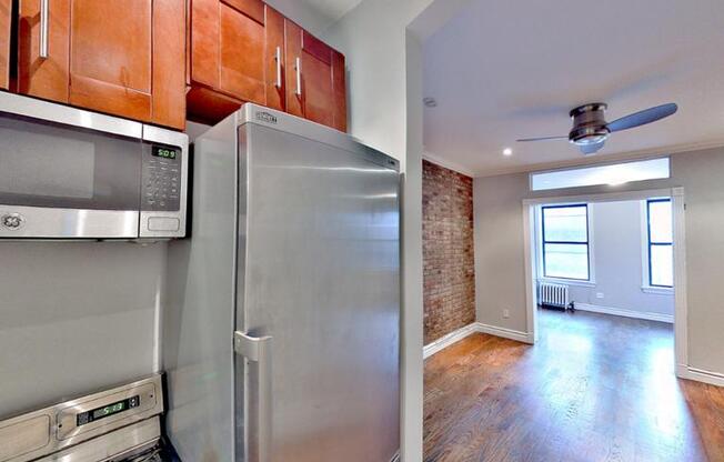 382 E 10 ST