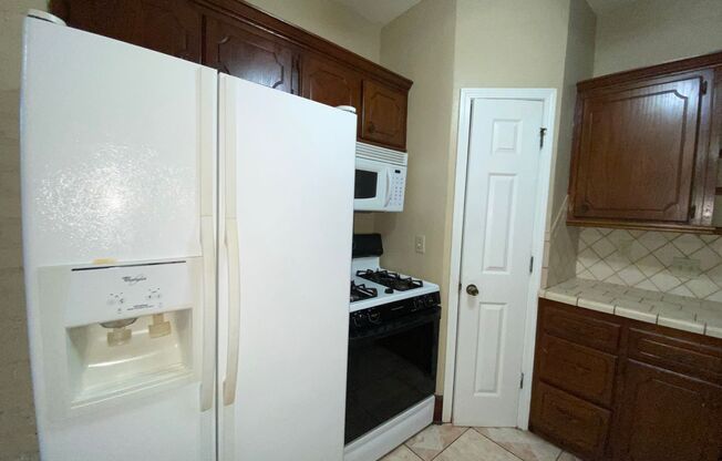 2 beds, 1 bath, $1,395