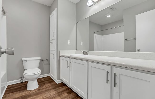 2 beds, 2 baths, 970 sqft, $995, Unit 235