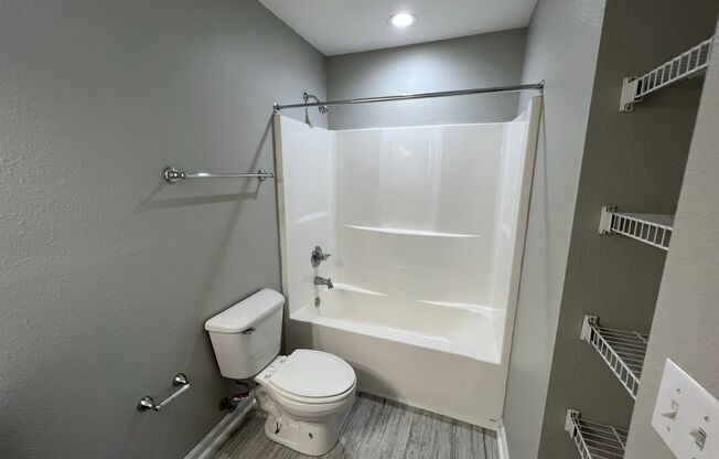 3 beds, 2.5 baths, 1,165 sqft, $1,895, Unit 831