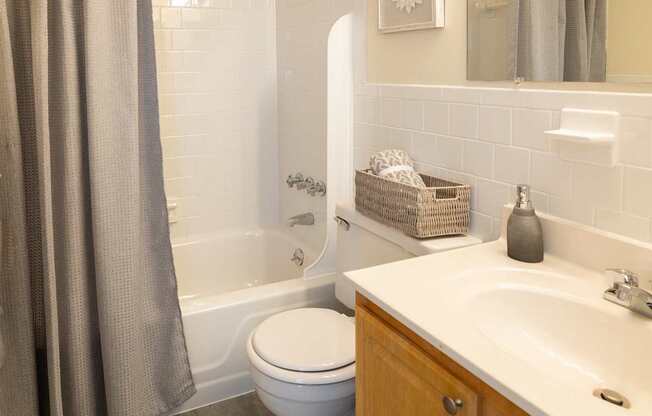 A bathroom with a toilet, a rug, and a towel.