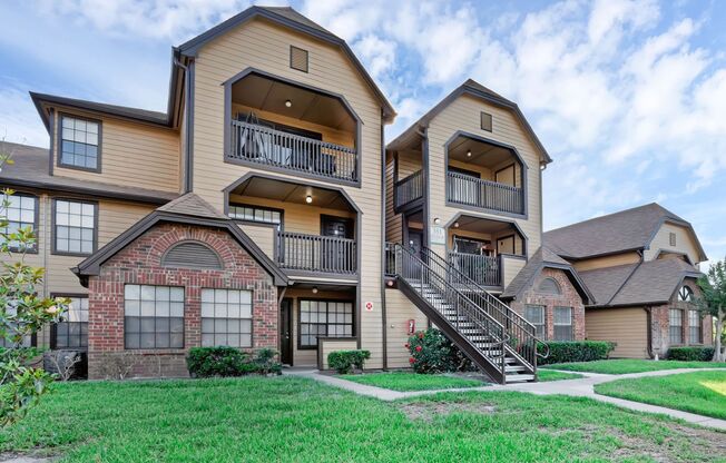 1/1 Condo in Gated Lakefront Community ~ Laminate Flooring and Brand-New SS Appliances!!