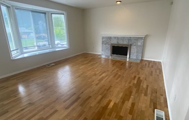 $4250 Large 2 story split entry 4BDR,2BA SFH w/attached large 2 Car Garage/RV parking For Rent