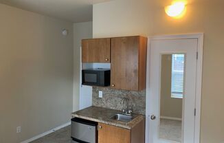 Studio, 1 bath, 160 sqft, $1,195, Unit 8A