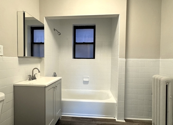 1 bed, 1 bath, 700 sqft, $2,200, Unit 11