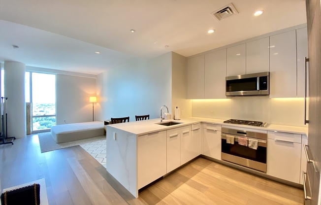 1 bed, 1 bath, 762 sqft, $4,150, Unit 20D
