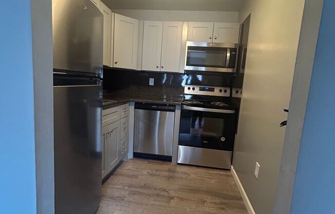 1 bed, 1 bath, 625 sqft, $1,275, Unit F03