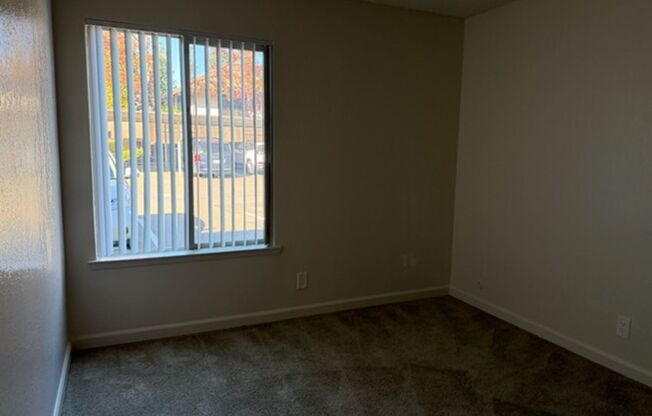 2 beds, 1 bath, 1,015 sqft, $1,795, Unit 089