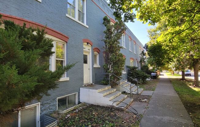Charming units in a Histroic Building- Quiet Location near downtown